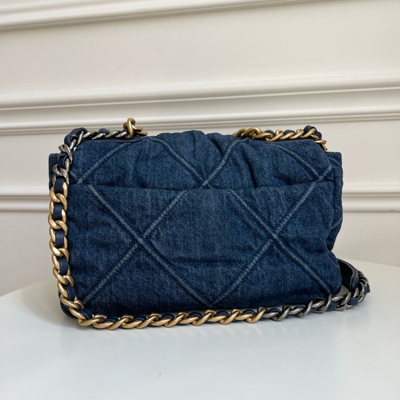 CHANEL 19 SMALL - Picture 6 of 10